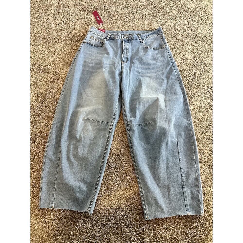 New NWT Barrel Leg Jeans, High Rise Trending Womens Jeans By Bisual , Size 14
